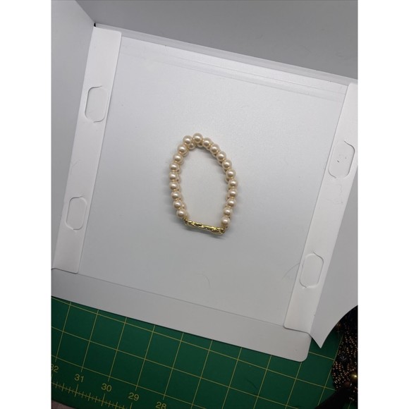 Vintage Richelieu Faux Pearl 2 Strand  Bracelet Gold Tone Chain Signed 7 Inch - Picture 14 of 15